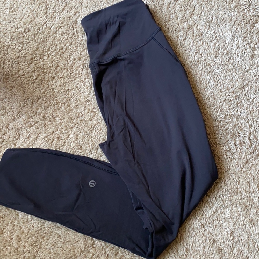 Lululemon size 6 Base Pace 25”